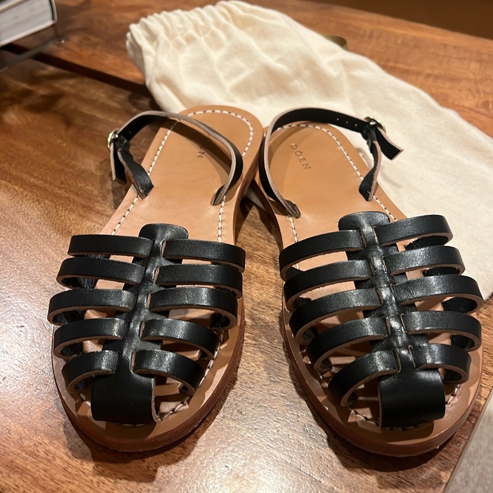 Doen Black Leather Strappy Sandals